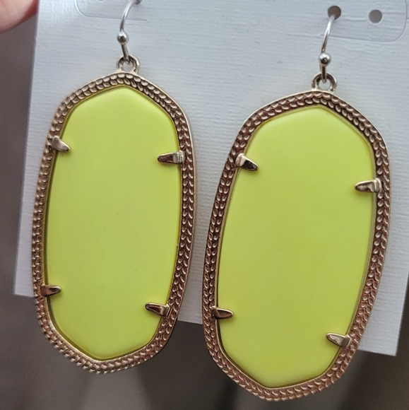 Kendra Scott Neon Yellow Danielle Earrings in Gold - Picture 5 of 13